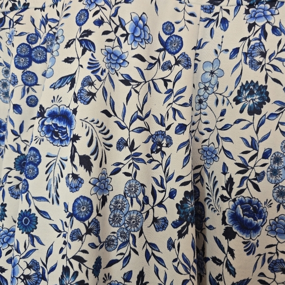 H&M Blue Floral Sleeveless Skater Jersey Dress Women's Sz 8‎ Low Back ResortWear - Picture 3 of 9